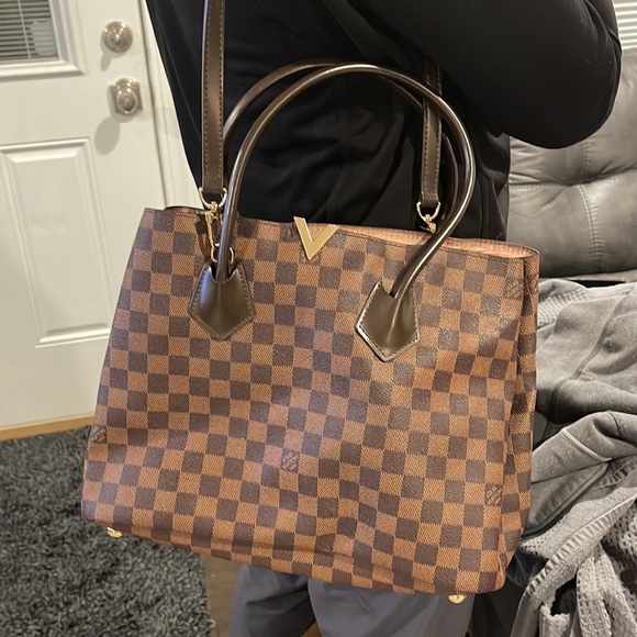 Excellent condition,presten interior is spotless , no cracks on handles.. - Picture 9 of 9